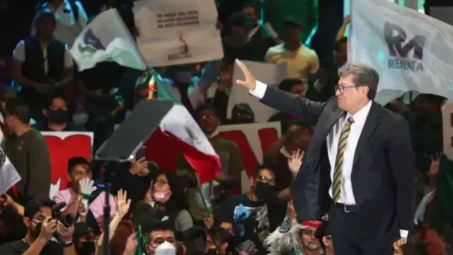 Desde la Arena México, el senador por Morena no aseguró que su registro lo vaya a efectuar en el proceso interno de ese partido