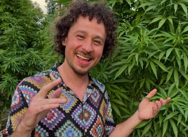 Usuarios critican a Luisito Comunica por 'promocionar' la marihuana