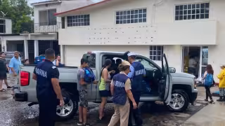 Los elementos de la Secretaría de Marina brindaron su apoyo a las personas que se vieron afectadas pr el paso del Huracán Hilary