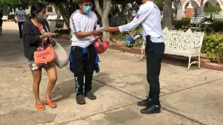 Departamento de seguridad de Tekax concientiza sobre el uso de pirotecnia en Año Nuevo