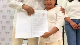 El funcionario encabezó la ceremonia, con 53 beneficiados