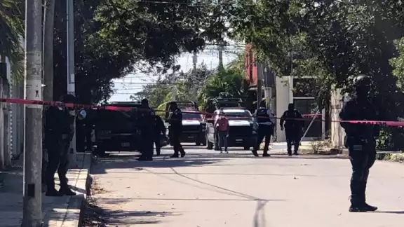 Mujer secuestrada por hombres armados en Playa del Carmen es liberada, busca a sus hijos Mujer secuestrada por hombres armados en Playa del Carmen es liberada, busca a sus hijos