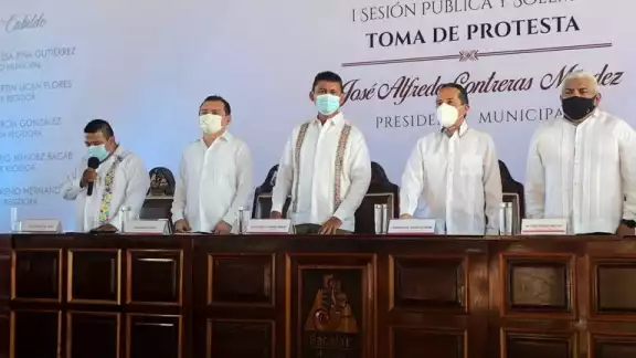 La sesión solemne se llevó a cabo en el domo de la colonia Colosio de Bacalar, donde los miembros del Ayuntamiento rindieron protesta La sesión solemne se llevó a cabo en el domo de la colonia Colosio de Bacalar, donde los miembros del Ayuntamiento rindieron protesta