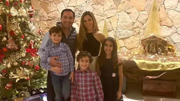El gobernador deseo muy linda noche buena a cada uno de los ciudadanos yucatecos y una feliz navidad a todas las familias El gobernador deseo muy linda noche buena a cada uno de los ciudadanos yucatecos y una feliz navidad a todas las familias