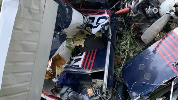 Al llegar al lugar se encontraron con la aeronave en pedazos con seis personas muertas Al llegar al lugar se encontraron con la aeronave en pedazos con seis personas muertas