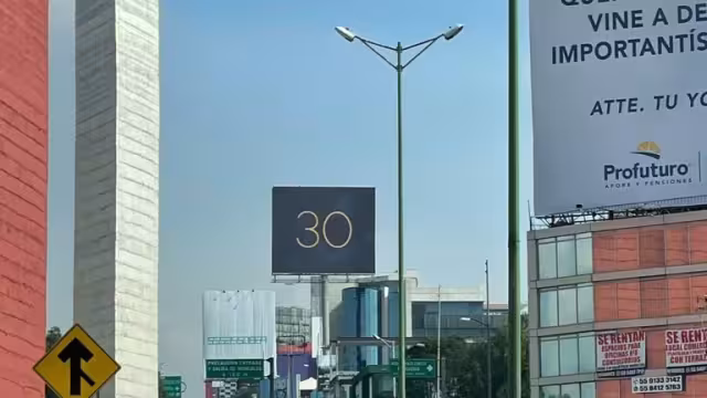 El logo “30” comenzó a proyectarse en los edificios más emblemáticos de las principales ciudades del mundo