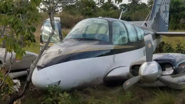 La avioneta habría realizado un aterrizaje forzoso