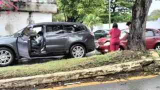 Choque por alcance detiene el tráfico en Chetumal; conductores que se dirigían al aeropuerto sufrieron retraso