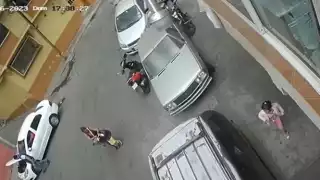Madre golpea a sus dos hijas en calles de Cuautepec, CDMX