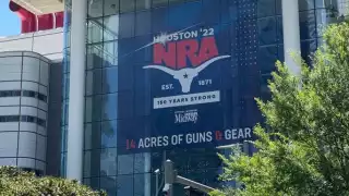 La Asociación Nacional del Rifle se está realizando a tres días de la masacre en una primaria de Texas