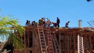 Los trabajadores acusan a la constructora de no utilizar el material requerido para las obras de la Unidad Deportiva Renovación III