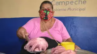 Las pulperitas se encargan de vender el octópodo cocido en el malecón de Campeche