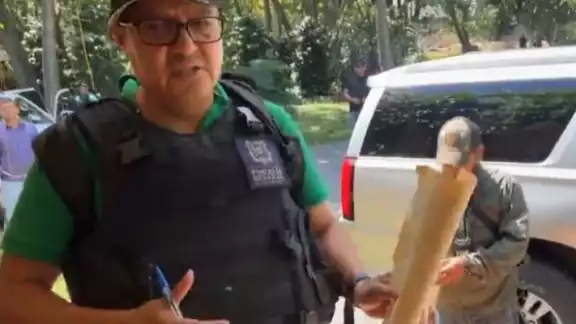 Elementos de seguridad llegarona la casa de la alcaldesa parea hacer la detención Elementos de seguridad llegarona la casa de la alcaldesa parea hacer la detención