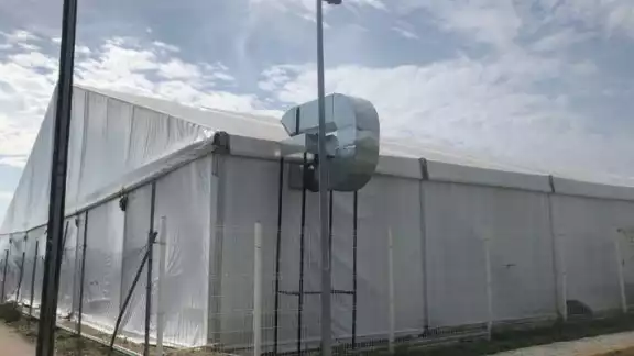 Las carpas se instalaron desde el año pasado en Cancún Las carpas se instalaron desde el año pasado en Cancún