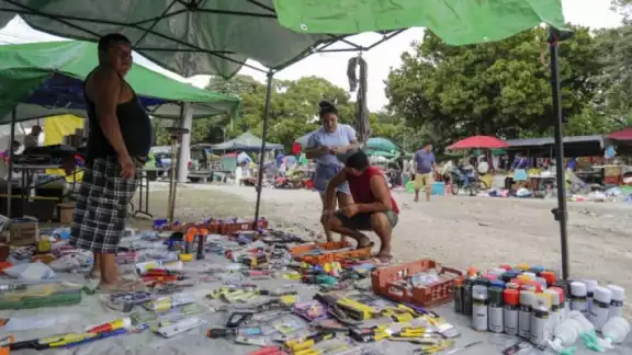 Los tianguis de Mérida atraen a compradores y comerciantes Los tianguis de Mérida atraen a compradores y comerciantes
