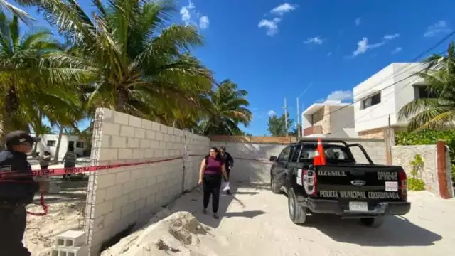 El muro que los hermanos se encontraban construyendo en medio de la vía pública fue derribado gracias a las quejas de los vecinos de Dzemul