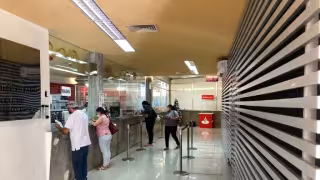 Cajera de una tienda en Mérida usó la tarjeta de una clienta y realizó cargos por casi 30 mil pesos