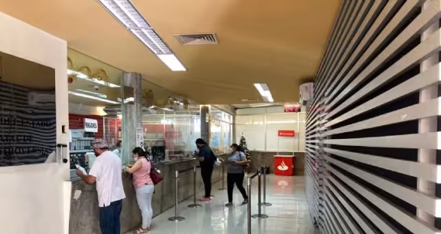 Mujer es imputada por falsificación de documentos y fraude con tarjeta en comercio del Centro de Mérida