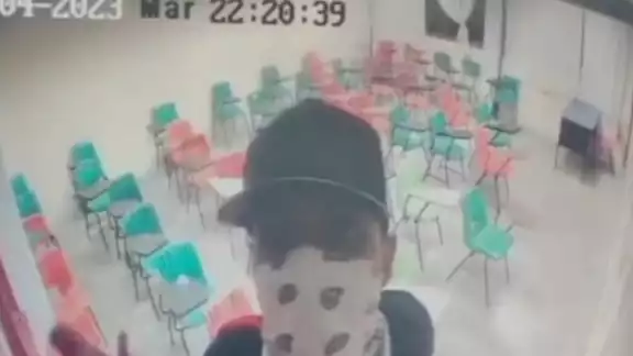 Jóvenes asaltan secundaria en Tecámac, Edomex Jóvenes asaltan secundaria en Tecámac, Edomex