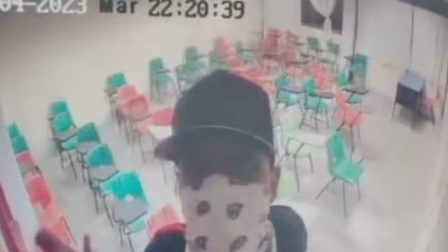 Jóvenes asaltan secundaria en Tecámac, Edomex