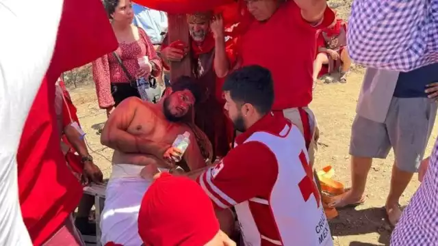 Fueron llamados los paramédicos de la Cruz Roja para darle los primeros auxilios al herido,