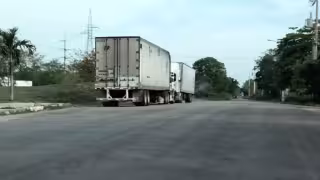 Pobladores de localidades de Hopelchén ven con desconfianza a traileros