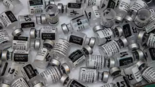 Las vacunas contra el COVID-19 pueden ser menos efectivas frente a o´micron: OMS