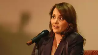 Lilly Téllez se bajó de la contienda por Va por México