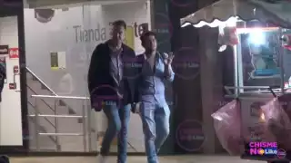 Captan a Daniel Bisogno tomado de la mano con hombre mucho más joven que él