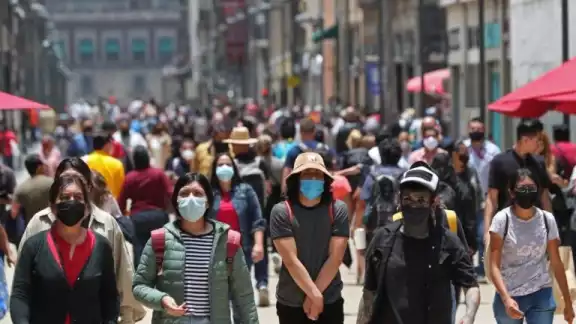 Las autoridades capitalinas detallaron que el aumento en las hospitalizaciones es en personas de 20 a 39 años