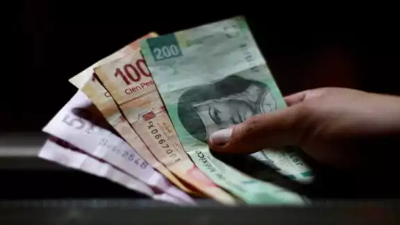 Trabajadores pagarán 50% menos comisiones con reforma a pensiones: AMLO Trabajadores pagarán 50% menos comisiones con reforma a pensiones: AMLO