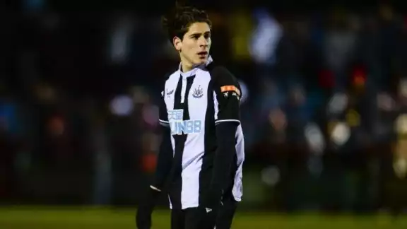Santiago Muñoz es una de las promesas del futbol mexicano en la actualidad Santiago Muñoz es una de las promesas del futbol mexicano en la actualidad