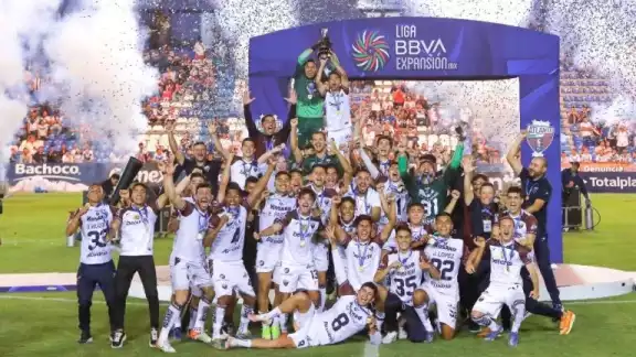 Atlante se alzan con la corona al vencer al Celaya 3-1 en el partido de vuelta de la Final de la Liga Expansión. Atlante se alzan con la corona al vencer al Celaya 3-1 en el partido de vuelta de la Final de la Liga Expansión.