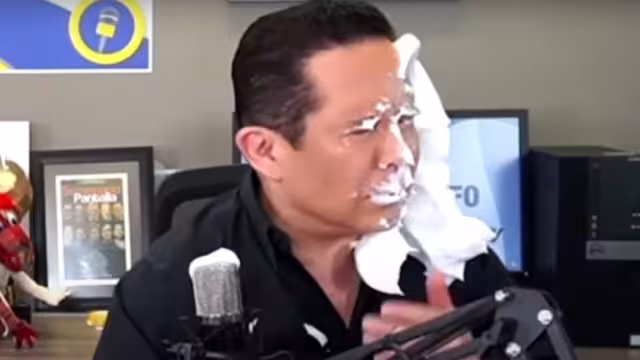 Gustavo da su opinion sobre el pastelazo de Rey Grupero