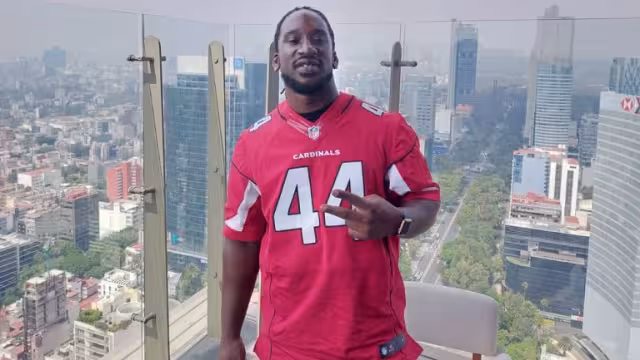 El apoyador Markus Golden, asombrado con pasión en México por la NFL