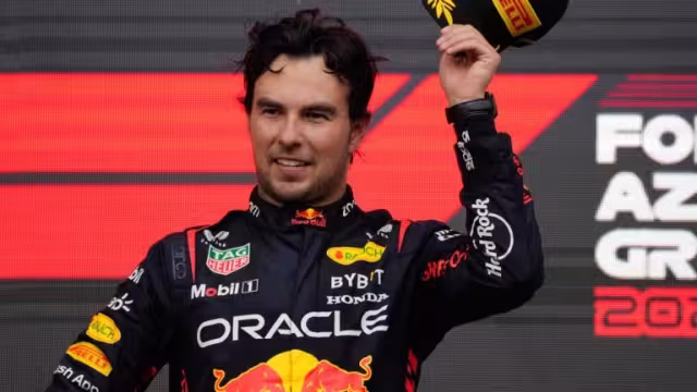 El piloto mexicano tendrá un nuevo bebé con Carola Martínez