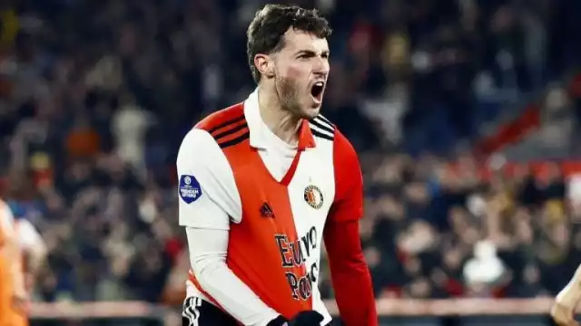 Santi Giménez volvió a anotar en la Europa League