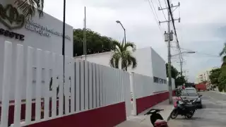 En Isla Mujeres, frenan protesta por deficiencias al interior del ISSSTE