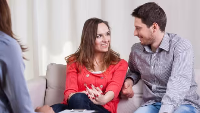 No se trata de una relación distante ni de una falta de compromiso, sino de un acuerdo explícito que prioriza la autonomía individual