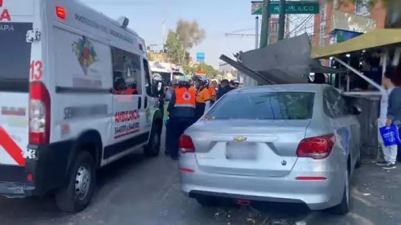 Conductor chocó a un puesto de tacos y dejo varios lesionados en CDMX
