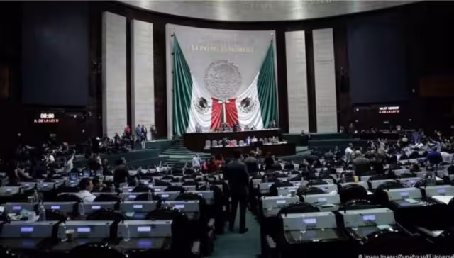 Las diferentes bancadas han subido a tribuna para dar su posicionamiento sobre la iniciativa para eliminar el horario de verano.