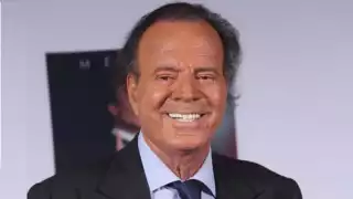 Univisión habría despedido a periodistas por investigación polémica de Julio Iglesias