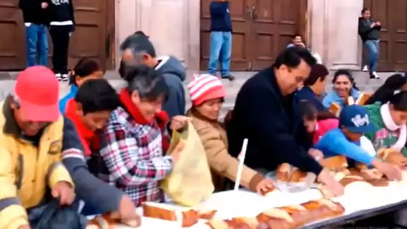 Así fue como desaparecieron la Rosca de Reyes en sólo segundos Así fue como desaparecieron la Rosca de Reyes en sólo segundos