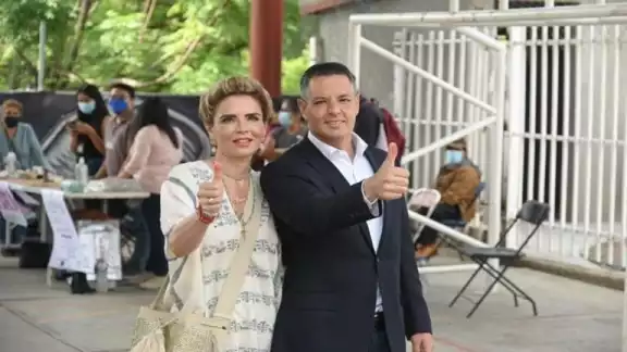 Alejandro Murat acudió a vitar y aseguró que la jornada electoral ha transcurrido con tranquilidad Alejandro Murat acudió a vitar y aseguró que la jornada electoral ha transcurrido con tranquilidad