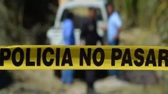 El cuerpo de la mujer, quien hasta momento no ha sido identificada, fue encontrado en el poblado de Parres El cuerpo de la mujer, quien hasta momento no ha sido identificada, fue encontrado en el poblado de Parres
