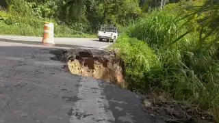 Lluvias causan derrumbes, cortes eléctricos y daños carreteros en varios municipios de Hidalgo