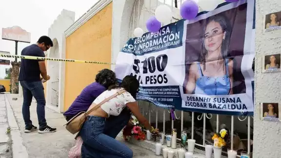 La Fiscalía Especializada en Feminicidios informó que ya indaga a la persona que subió al auto después de que Debanhi se dirigiera a las cisternas