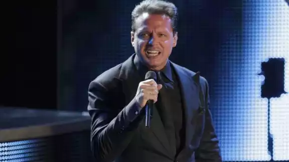Marcela Basteri, madre de Luis Miguel, desapareció en la década de los 80, dejando un profundo vacío en la vida del artista Marcela Basteri, madre de Luis Miguel, desapareció en la década de los 80, dejando un profundo vacío en la vida del artista