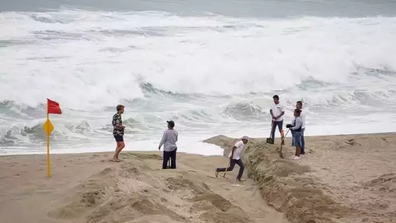 El Huracán Kay dejará varias afectaciones y lluvias torrenciales en las próximas horas El Huracán Kay dejará varias afectaciones y lluvias torrenciales en las próximas horas