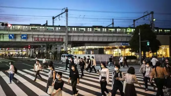 La cadena NHK reporta que los equipos de emergencias tienen al menos 5 personas heridas tras el temblor La cadena NHK reporta que los equipos de emergencias tienen al menos 5 personas heridas tras el temblor